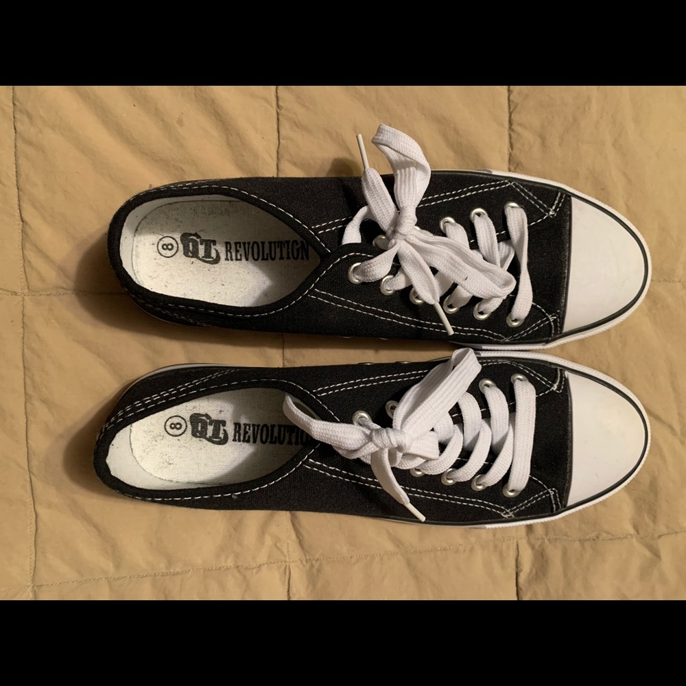 3/$32 OT Revolution Sz 8 black low top converse-STYLE shoes, but not. Wo…